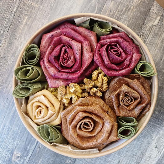 Розы из пастилы в подарочной коробке