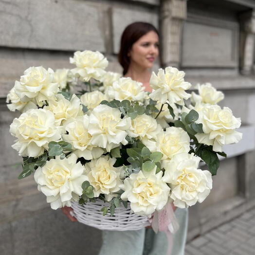 💭💭💭Корзина с цветами белыми ажурными розами