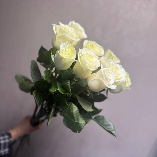 Букет из 7 белых роз Мондиал