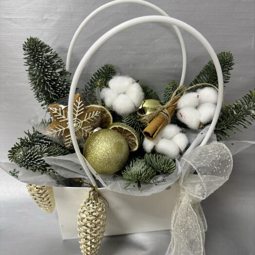 Композиция новогодняя в белой сумочке