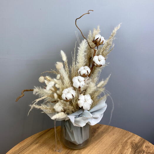 Композиция из сухоцветов с хлопком