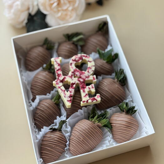 Клубника в шоколаде love 12 шт