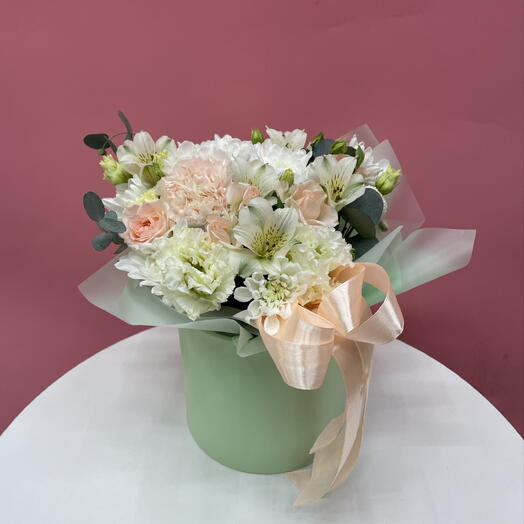 Бокс с эустомой, хризантемой и эвкалиптом 💚