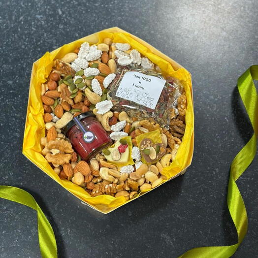 Шестигранник с орехами