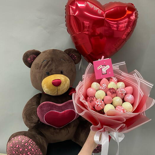 Букет клубники в шоколаде, большой медведь и шар ♥️