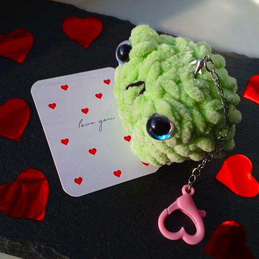 Вязаная лягушка брелок ручной работы с открыткой, подарок на 14 февраля
