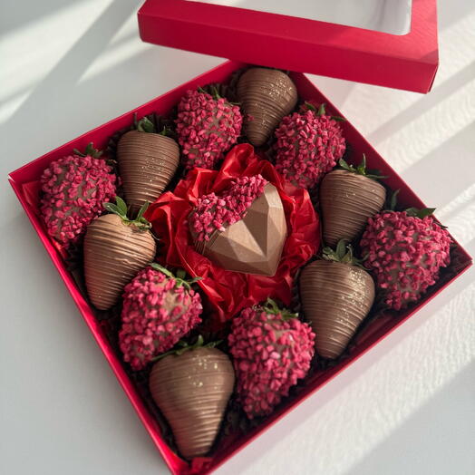 Fresas cubiertas de chocolate + corazón de Dubai