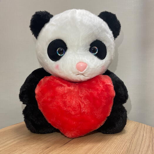 Панда с сердечком