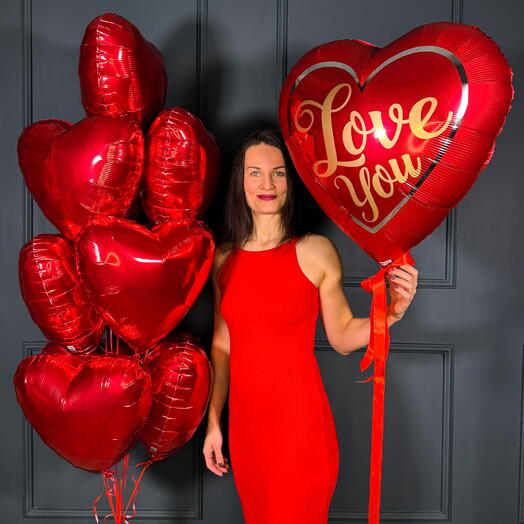 Фонтан из красных сердец с большим сердцем I Love You