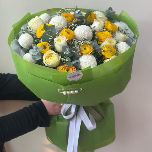 Bouquet with Momoko and ranunculi