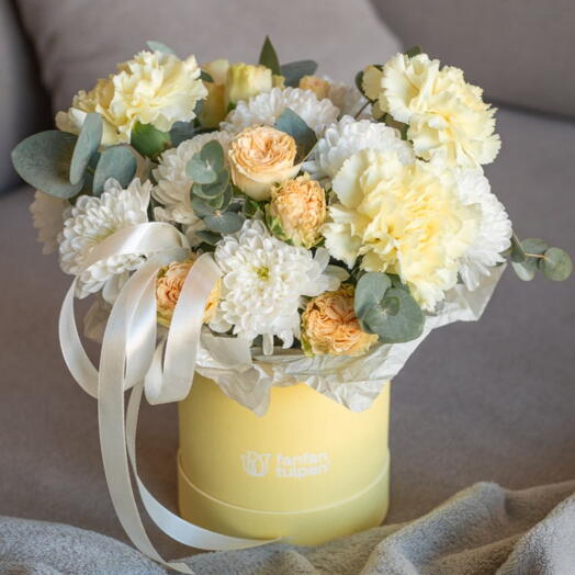 Композиция в шляпной коробке с лимонными гвоздиками Lemon Cup XS