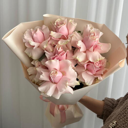 "Feelings for her" - bouquet of French roses, 7 pcs