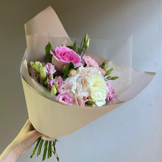 Букет гортензия и лизиантус