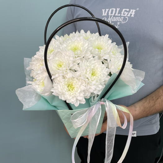 Композиция с белоснежными хризантемами