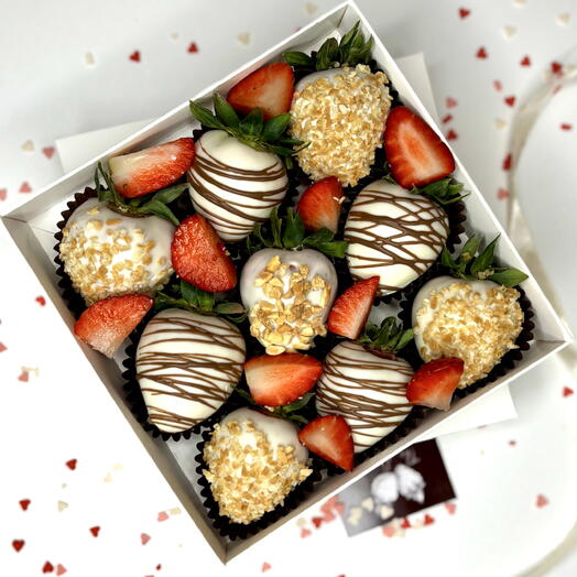 Клубника в белом шоколаде микс 9 шт