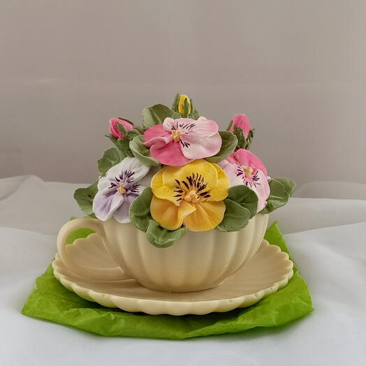 Шоколадная чашечка с зефирными виолами