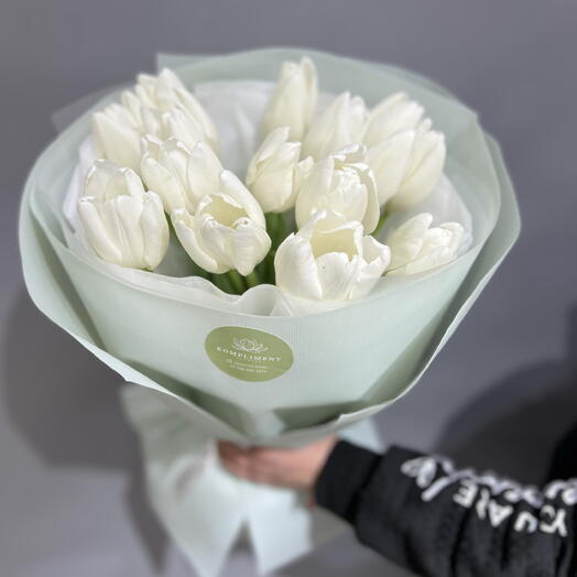 Букет из белых тюльпанов