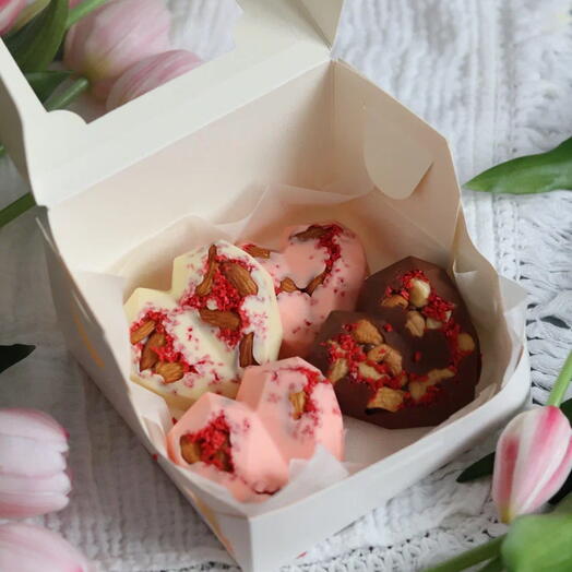 Подарочный набор на 8 марта с шоколадными сердечками