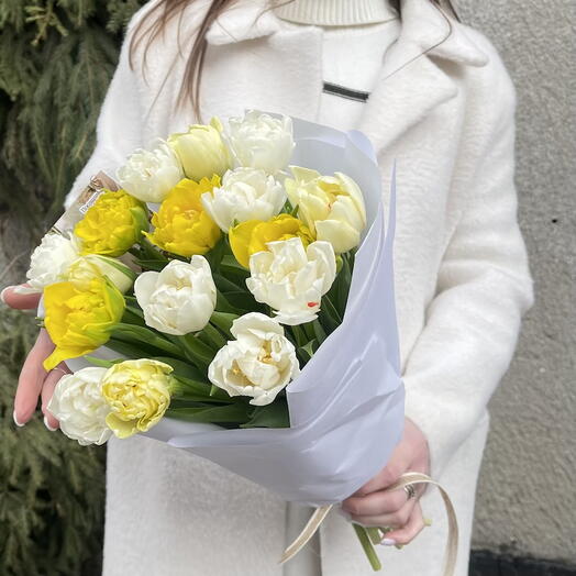 Монобукет из 17 пионовидных тюльпанов
