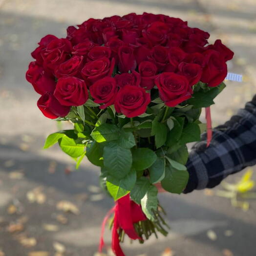 Ramo de 51 rosas rojas