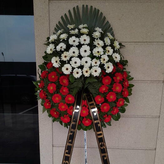 Венок траурный 05