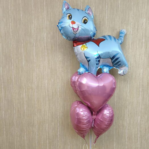 Кошечка с сердечками