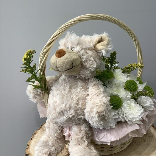 Корзина с игрушкой