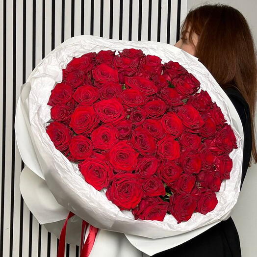 Монобукет из 55 красных роз