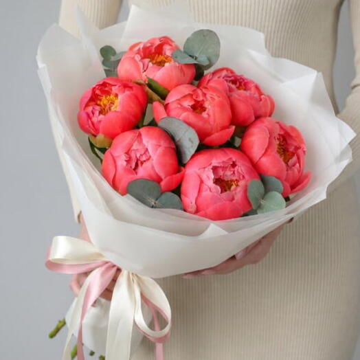 Коралловые пионы с эвкалиптом (7шт)