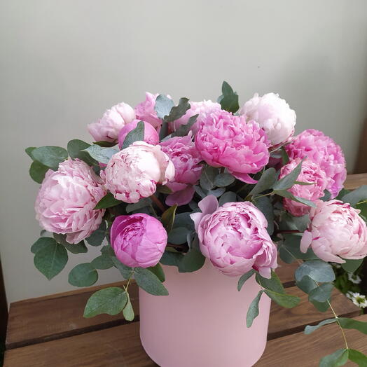 Коробка с пионами
