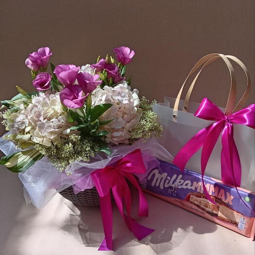 "Ягодный каприз" Лизиантусы Гортензия и Milka Mmmax strawberry cheesecake