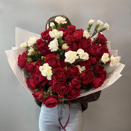 Красные Розы и Белый Диантус 🌹 Большой букет Красных Роз ️