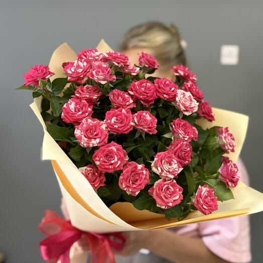 Букет из кустовых роз 5 штук
