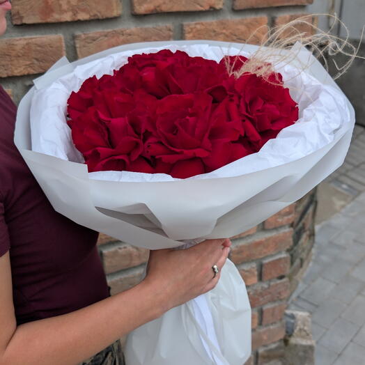Моно-букет из французских красных ♥️ роз с ковылем