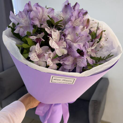 Комплимент из стойкой Альстромерии💜