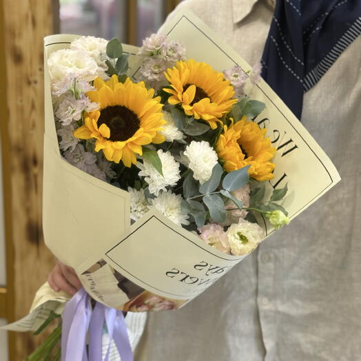 Букет с подсолнухами,хризантемами и эустомами 🌻💛