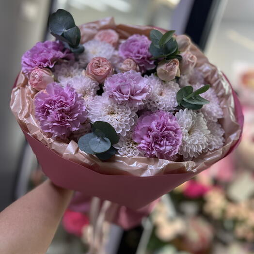 Букет с кустовыми розами и диантусами(1) 💕