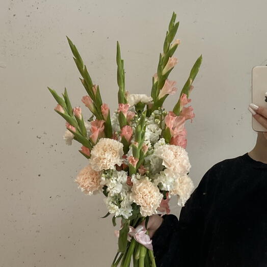 Букет нежный с гладиолусами, маттиолой и диантусами🎀