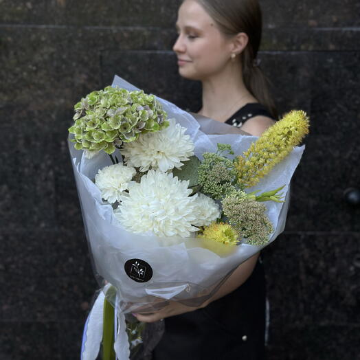 Букет «Соблазн» (хризантема , гортензия , гладиолус , седум , гвоздика , эремерус)