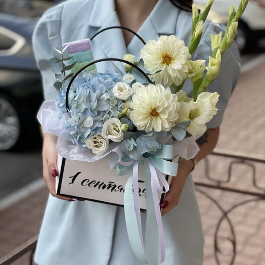 Сумочка с гортензией и георгинами