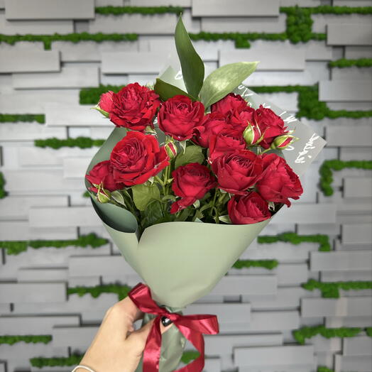 Букет из кустовых роз