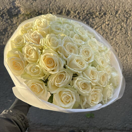 Букет из 35 белых роз