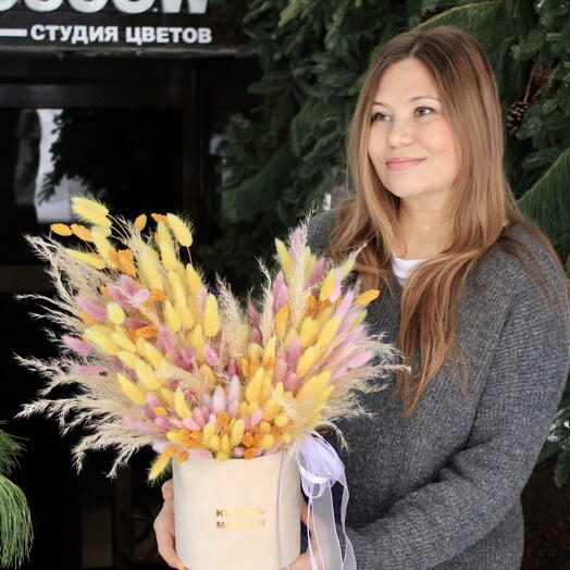 Яркая композиция из сухоцветов
