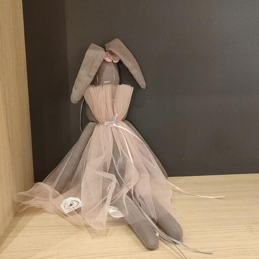 Игрушка ручной работы «Зайка»