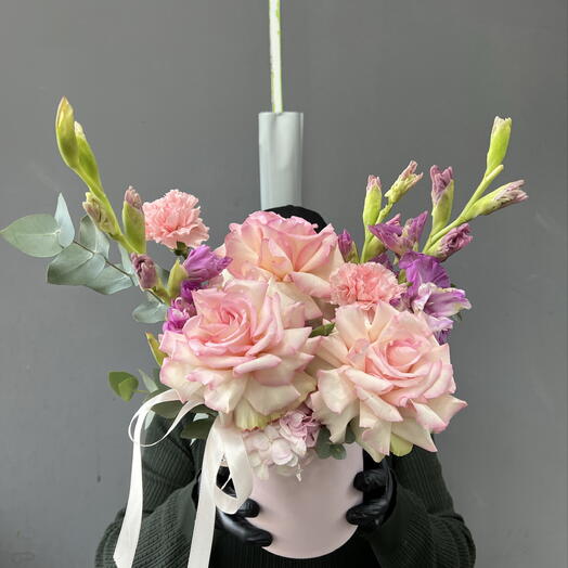 Нежная композиция с Французскими Розами, Гладиолусами и Диантусами 🌸