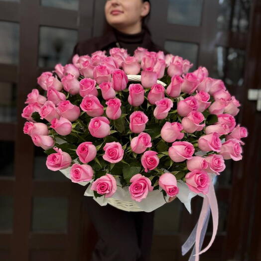 Цветочная корзина из 75 роз. Кения
