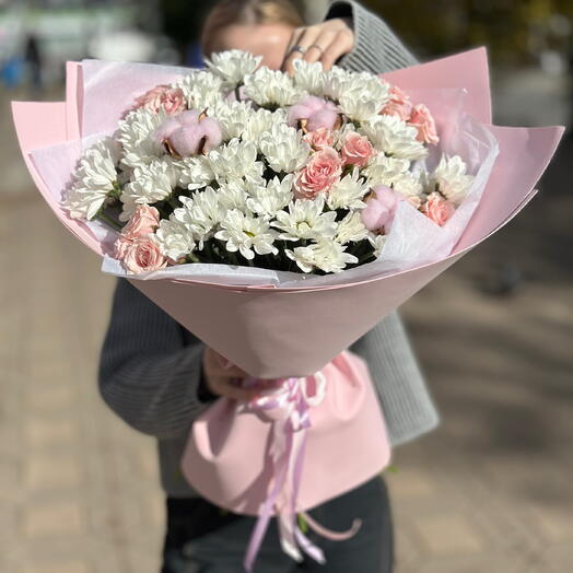 Ромашки и кустовые розы