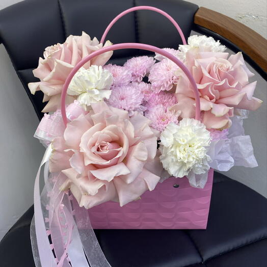 Зефирная сумочка 🌸 с французской розой, хризантемой и диантусом