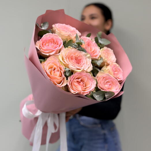 🌸 «Эсперанса: монобукет из роз с эвкалиптом в стильной упаковке» 🌿