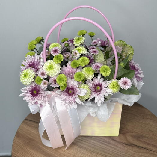 Милая композиция из стойких цветов 🌸